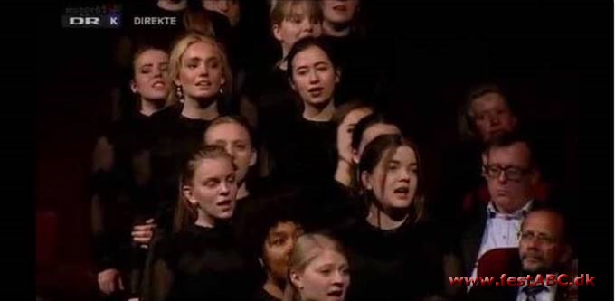 Den danske Sang er en ung blond Pige